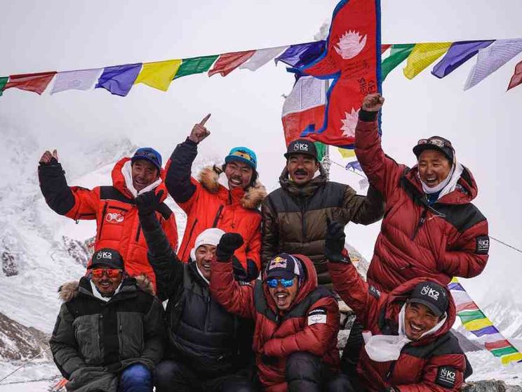 L'impresa di dieci sherpa: conquistato il K2 in prima invernale