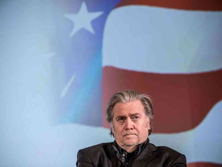 Nel suo ultimo giorno da presidente Trump concede la grazia a 73 persone