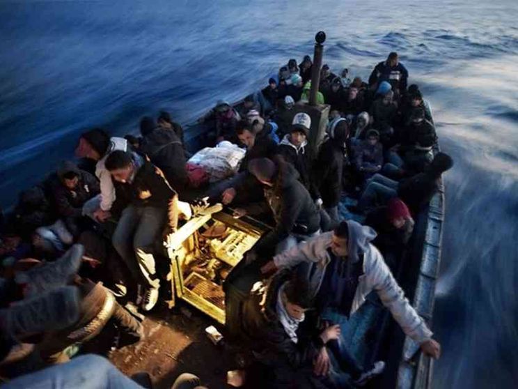 Barca capovolta, almeno 43 morti annegati