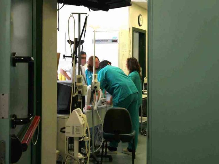 «Sfida estrema sui social»: bimba di 10 anni muore soffocata