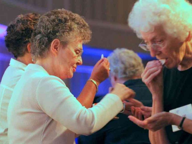 Donne al servizio della liturgia. Protagoniste in chiesa