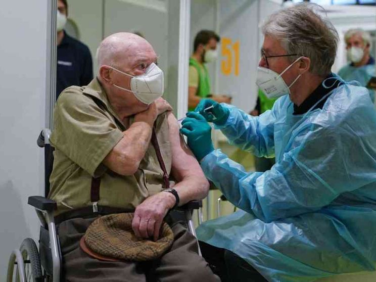 Covid, Berlino cerca l'alternativa negli anticorpi monoclonali