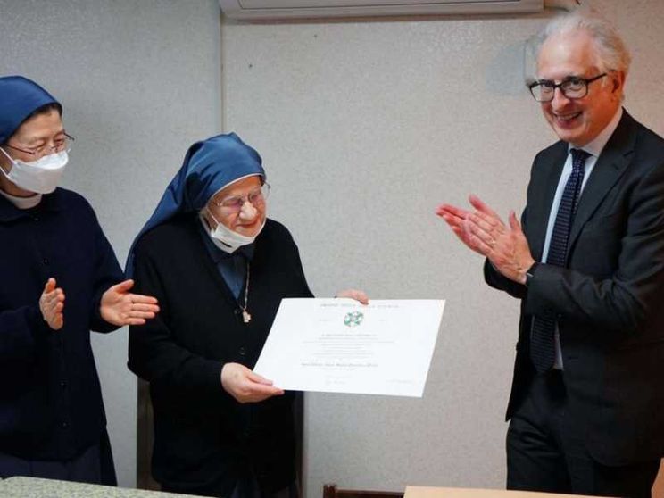 Suor Maria Dorotea D'Oto diventa «ufficiale della Stella d'oro»