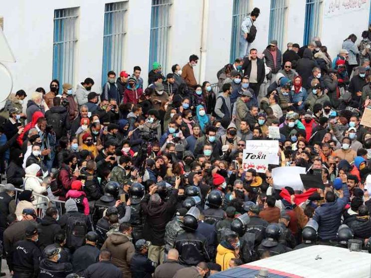 La Tunisia ripiomba nella rivoluzione: fame e governo i bersagli della piazza