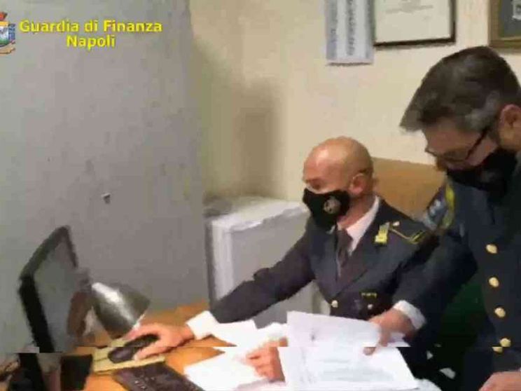 Il reddito di cittadinanza? Andava ai camorristi. Che ora puntano ai fondi Covid