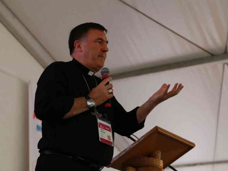 Uno sguardo e un inchino. Così lo «scambio della pace»