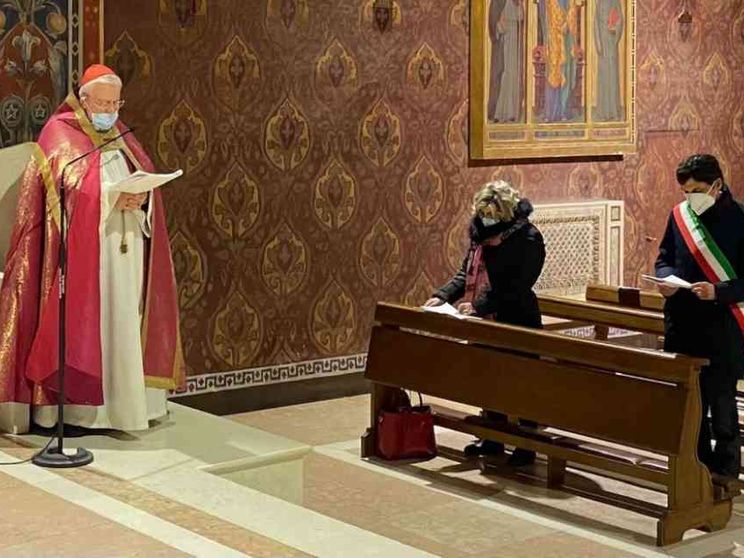 Il cardinale Bassetti: si difendono i più deboli rispettando le misure anti-Covid