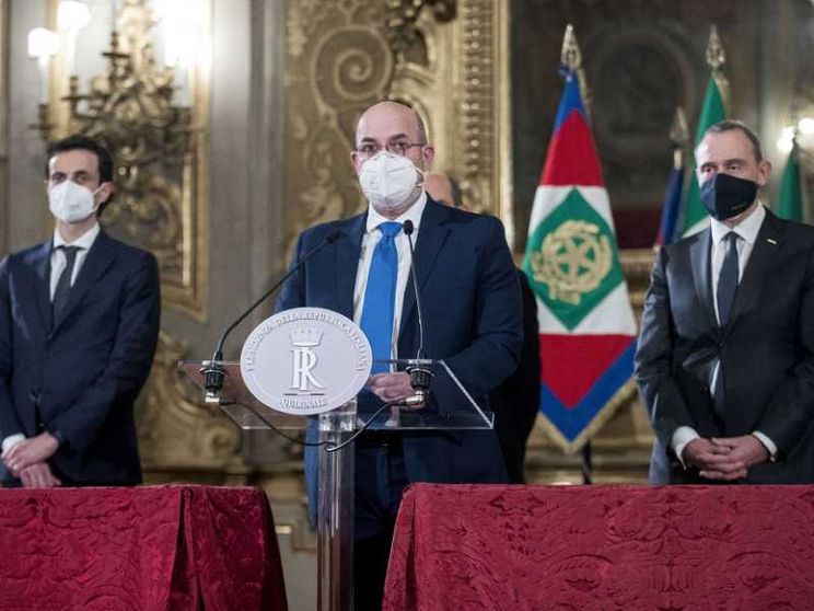 Di Maio dice sì a Renzi e nel M5s è tempesta. Di Battista guida i ribelli