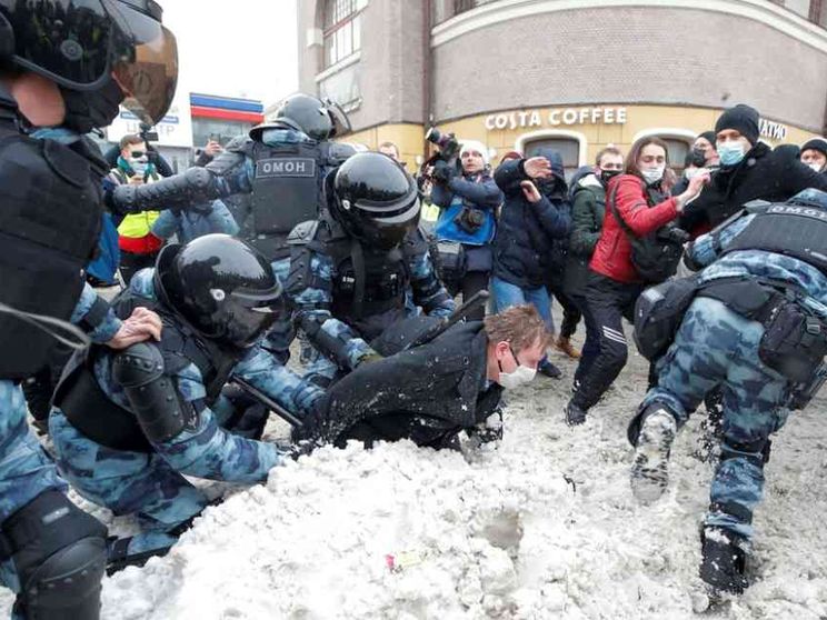 5mila arresti tra i manifestanti pro-Navalny. Usa e Ue condannano le violenze