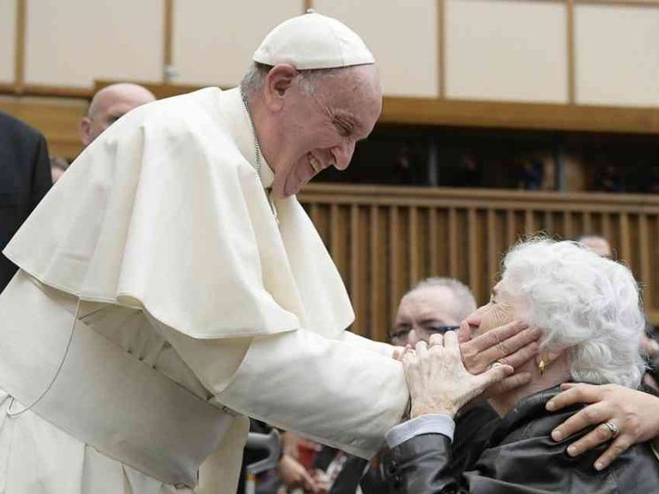 Il Papa: a luglio la prima Giornata mondiale dei nonni e degli anziani