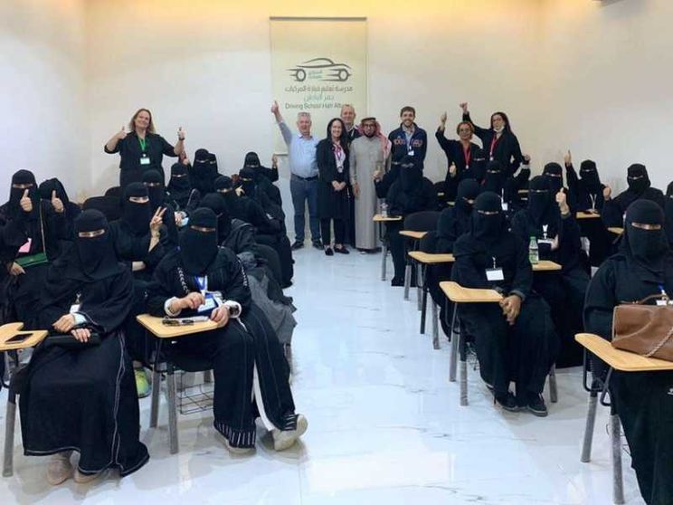 A.A.A. Istruttrici di guida cercansi per aiutare le donne arabe