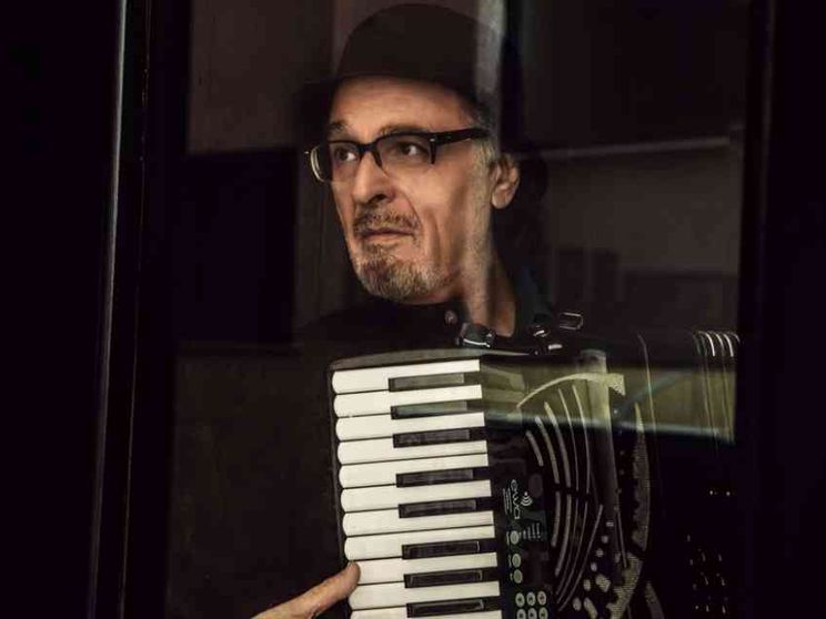 I 70 anni di Eduardo De Crescenzo: «Nella musica ho trovato l'essenza»