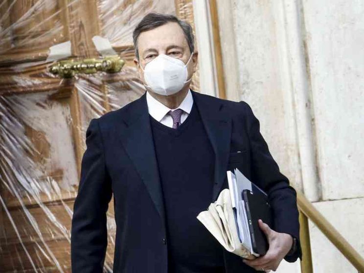 Draghi mette a punto il programma. Scuola, si pensa a un calendario più lungo