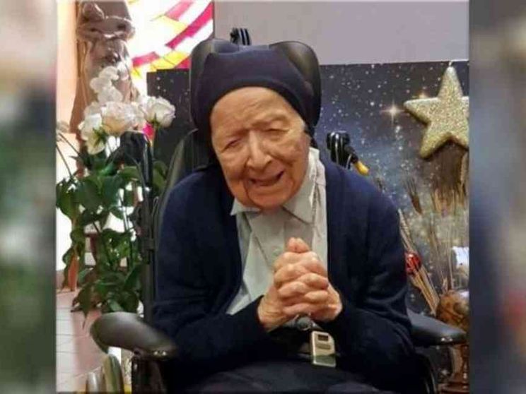 Suor André, la donna più anziana d'Europa, sconfigge il Covid a 117 anni