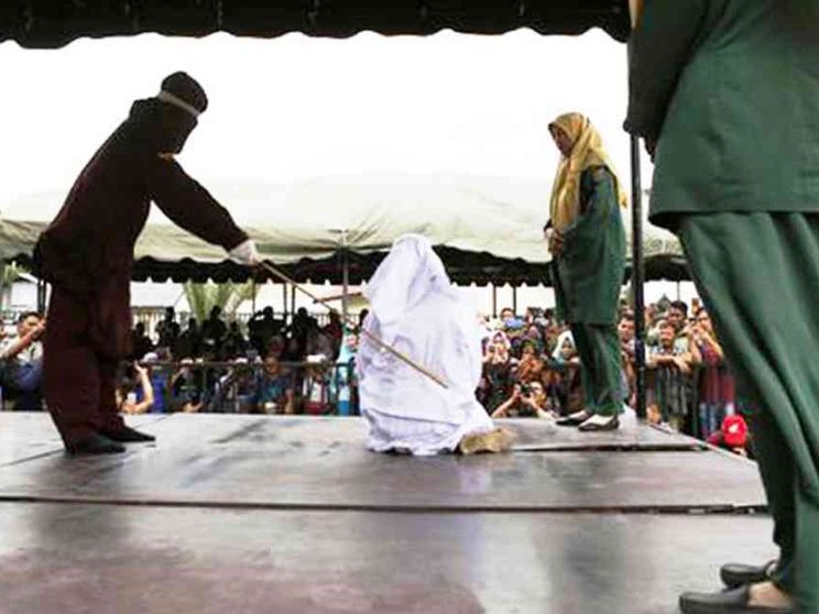Nella provincia di Aceh, 40 frustate a due cristiani in base Sharia