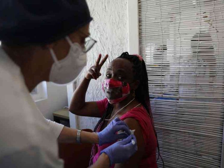 Tel Aviv inizia a vaccinare i migranti