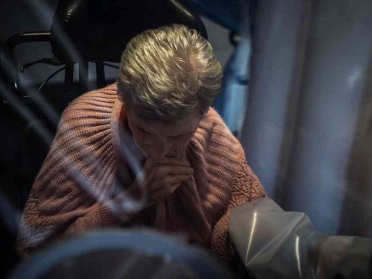 Covid, la strage degli anziani. Paglia: un nuovo modello di cura per anziani