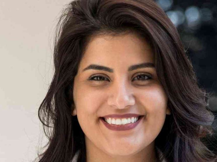 Liberata dopo 1.000 giorni di carcere l'attivista saudita Loujain al-Hathloul