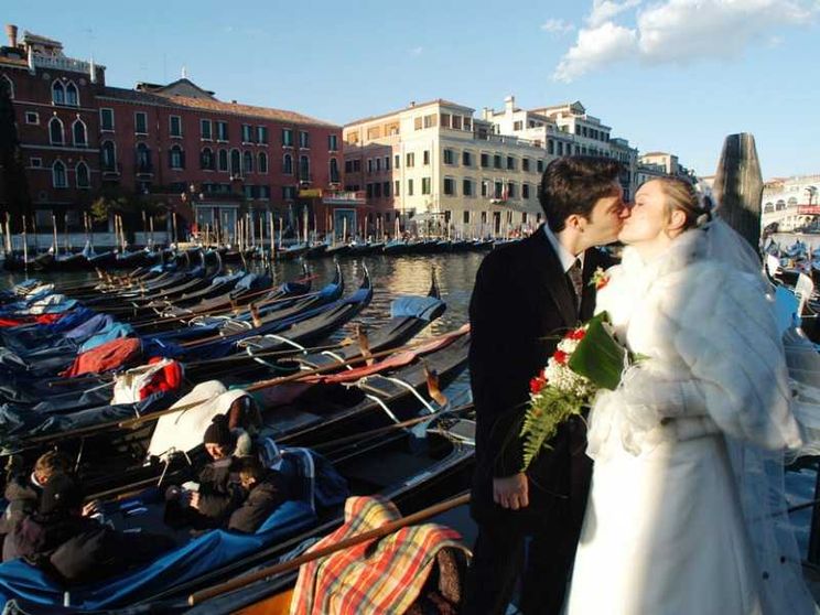 Il crollo infinito dei matrimoni. Al Nord due su tre con rito civile
