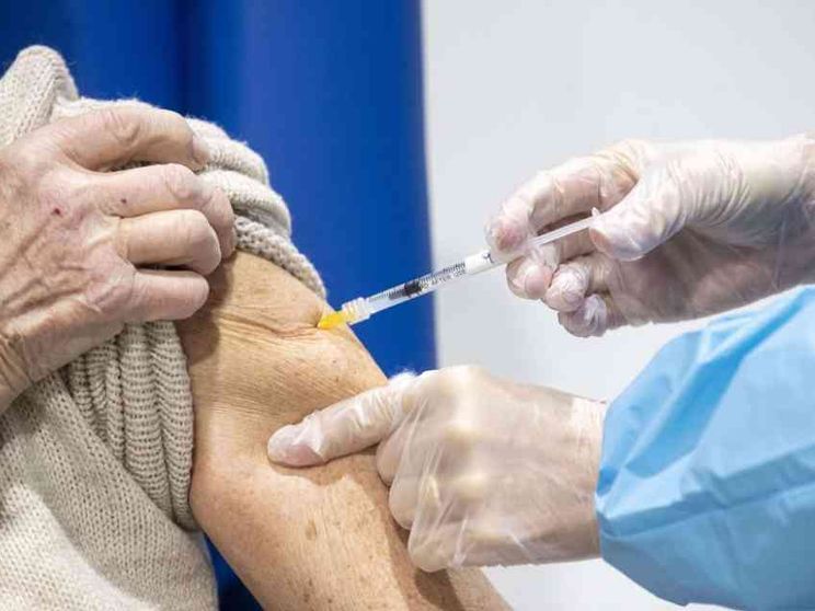 Vaticano, possibili provvedimenti per chi non si vaccina