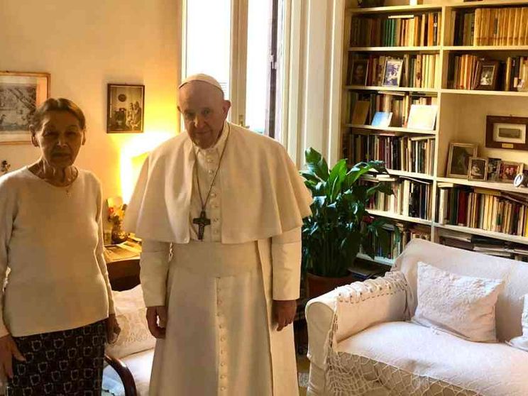 Papa Francesco a sorpresa visita la poetessa Bruck, sopravvissuta alla Shoah