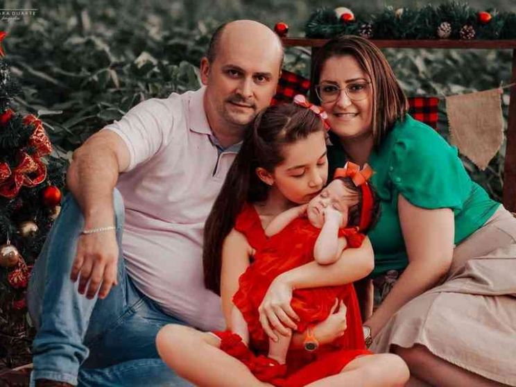 Partorisce in coma, madre e neonata si riabbracciano dopo 19 giorni