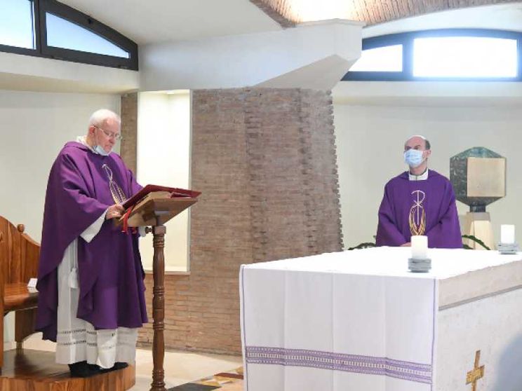 Il cardinale Bassetti: "Non dimentichiamo le vittime del Covid"