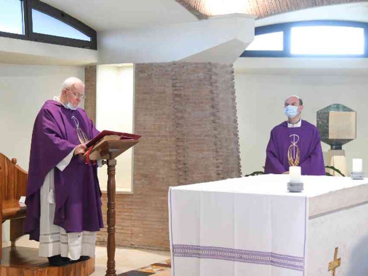 Il cardinale Bassetti: "Non dimentichiamo le vittime del Covid"