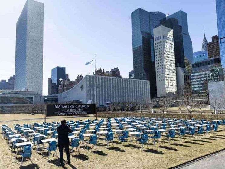 Lezioni a casa o con il megafono: la scuola «creativa» dei poveri