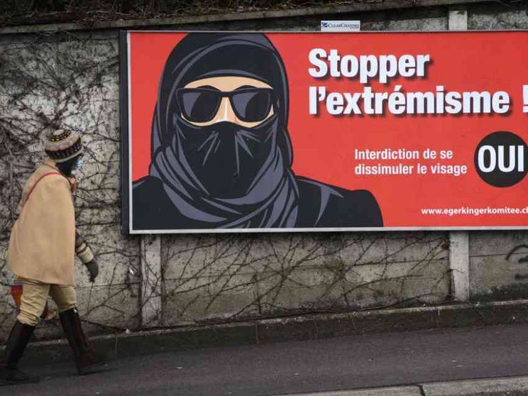 Il bis della Svizzera, dopo i minareti il «no» anche al burqa