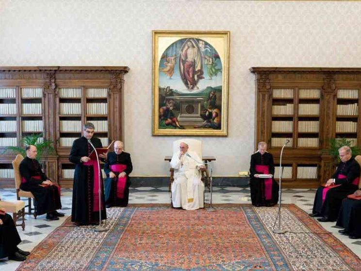 Il Papa: «Chi vende le armi ai terroristi? Vorrei che qualcuno rispondesse»