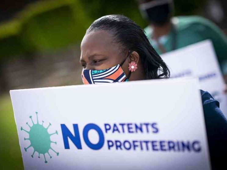 I poveri non cedono: vaccini da condividere i brevetti siano liberi