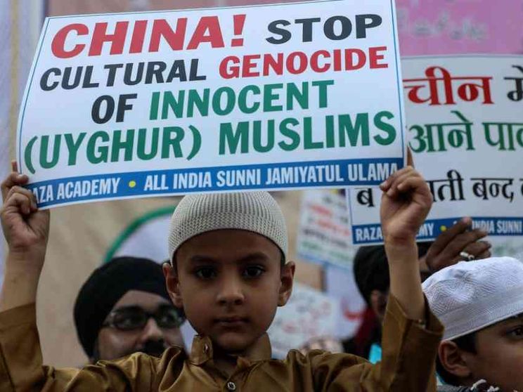 Strappati alle famiglie e chiusi negli orfanotrofi: il dramma dei bimbi uighuri
