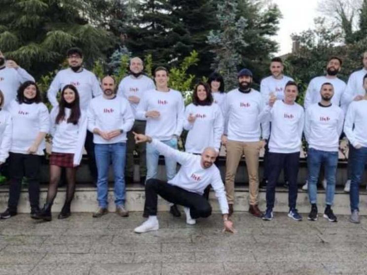 Raccoglieva banane, ora fa milioni con la tecnologia