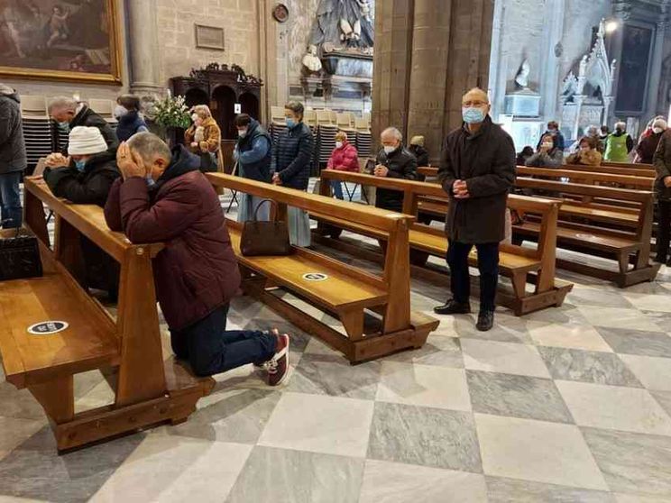 I vescovi: viviamo in presenza i riti della Settimana Santa e della Pasqua