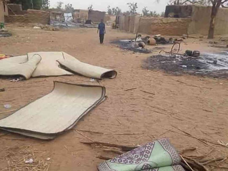 Massacro jihadista in Niger, 137 morti in tre villaggi