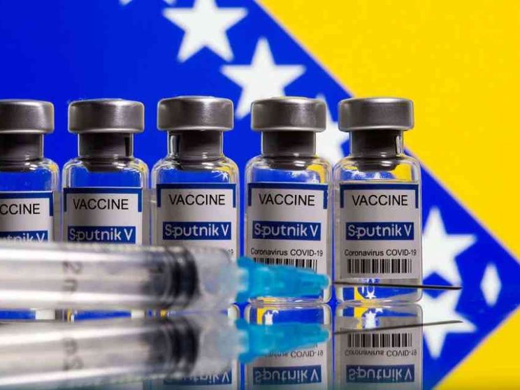 Putin: «Martedì mi vaccino con Sputnik. In Europa falsità»