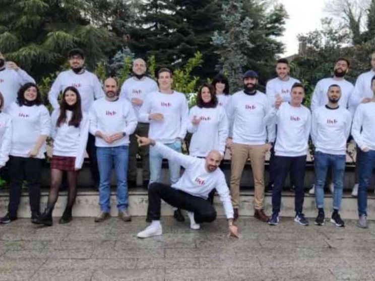 Raccoglieva banane, ora fa milioni con la tecnologia