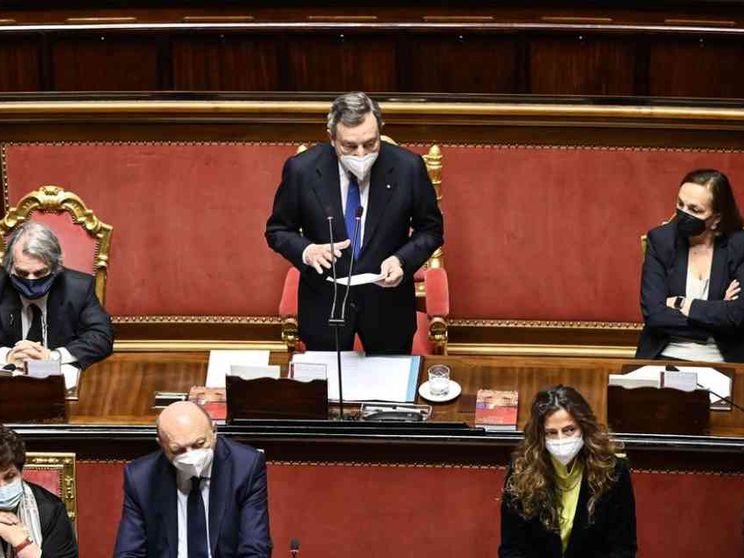 Draghi in Parlamento: correre sui vaccini, prime riaperture dopo Pasqua