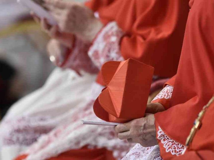 Crisi per Covid, in Vaticano ridotti gli stipendi di cardinali e superiori