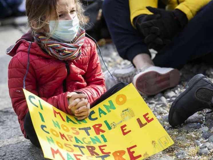Scuola in presenza e spostamenti: Draghi studia le aperture di aprile