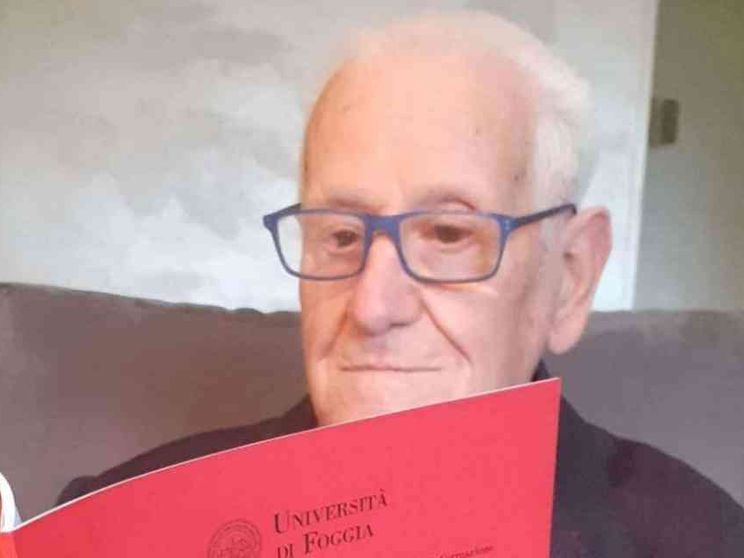 Leonardo, 88 anni e 13 lauree. «Grazie a Dio e alla famiglia»