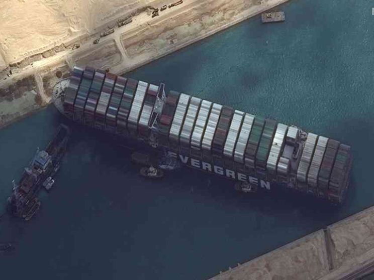 Bloccate merci di mezzo mondo, in crisi la geopolitica degli Stretti