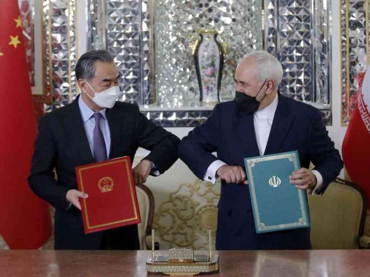 Iran e Cina a braccetto: petrolio in cambio di investimenti