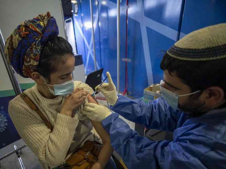 Vaccini ai più fragili (e morti azzerati). Il modello Israele che ci servirebbe