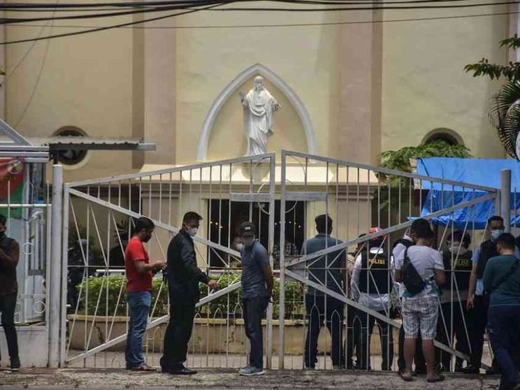 Domenica Palme, kamikaze jihadisti fuori dalla cattedrale. Decine di feriti