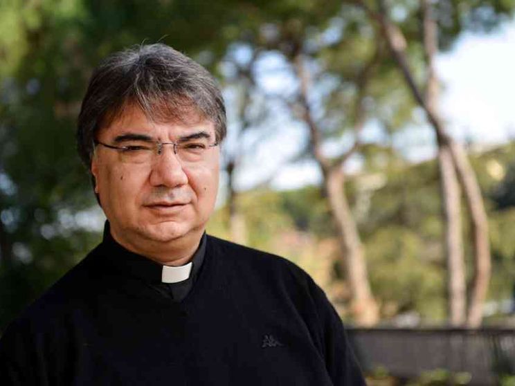 Via dalla chiesa i quadri donati dalla camorra. Il senso di una scelta