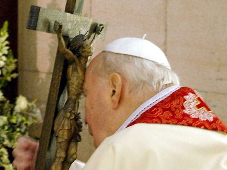 Papa Wojtyla, i segni della croce e la coincidenza del Venerdì Santo