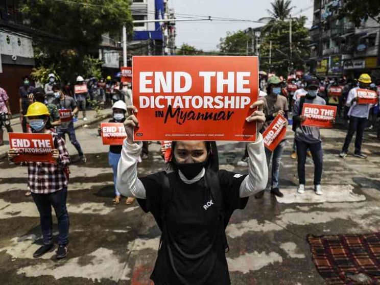 Quelle cartucce fatte in Italia sparate dai poliziotti di Myanmar