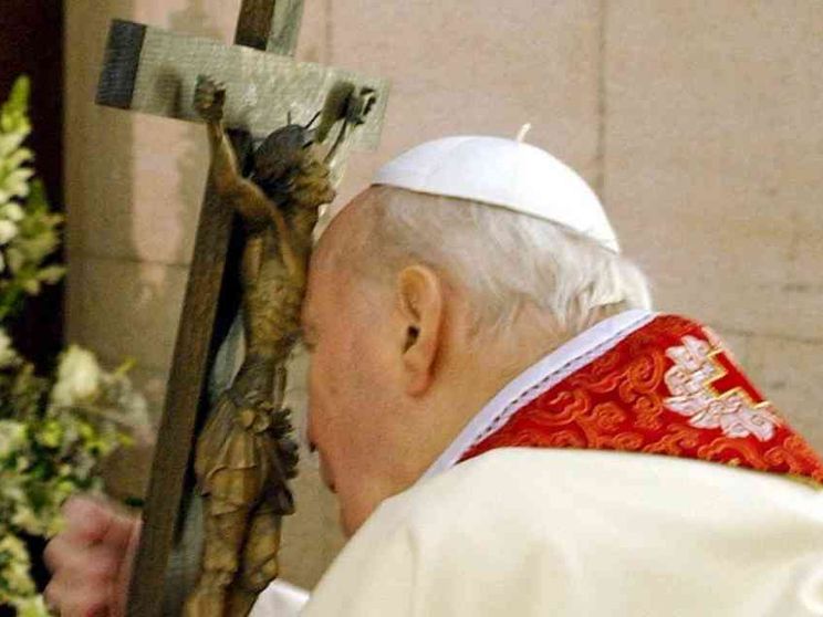 Papa Wojtyla, i segni della croce e la coincidenza del Venerdì Santo